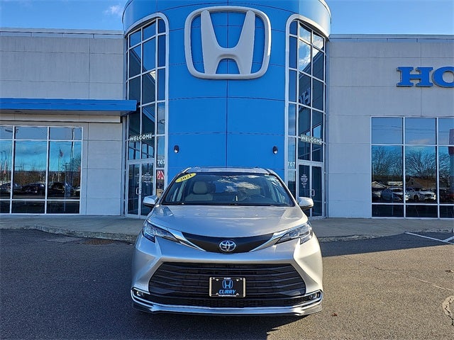 2021 Toyota Sienna XLE 7 Passenger