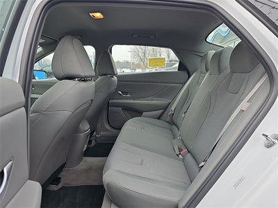 2024 Hyundai Elantra SE