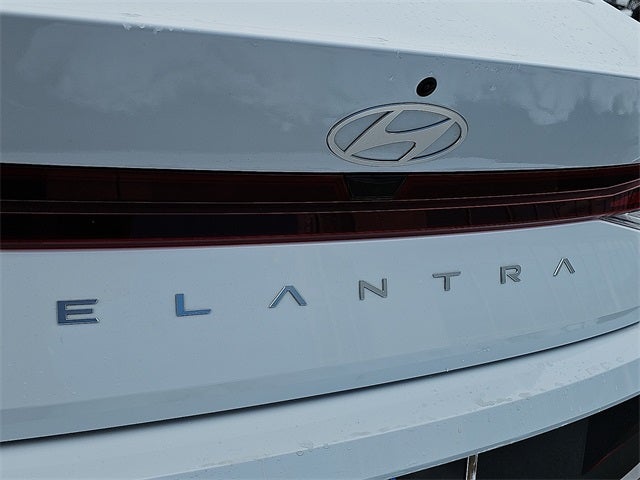2024 Hyundai Elantra SE