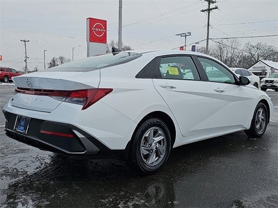 2024 Hyundai Elantra SE