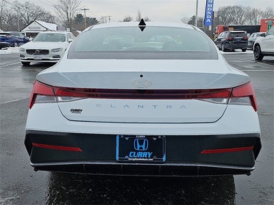 2024 Hyundai Elantra SE