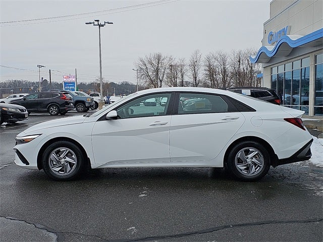 2024 Hyundai Elantra SE